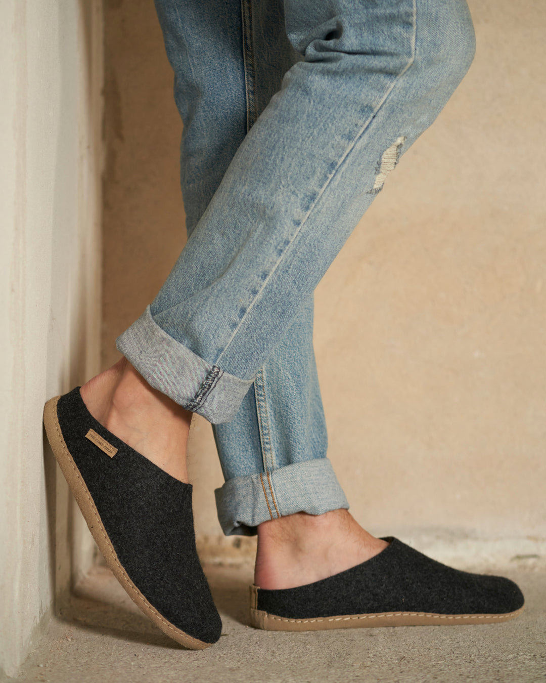 Filttofflor med mockasula - Grafitgrå