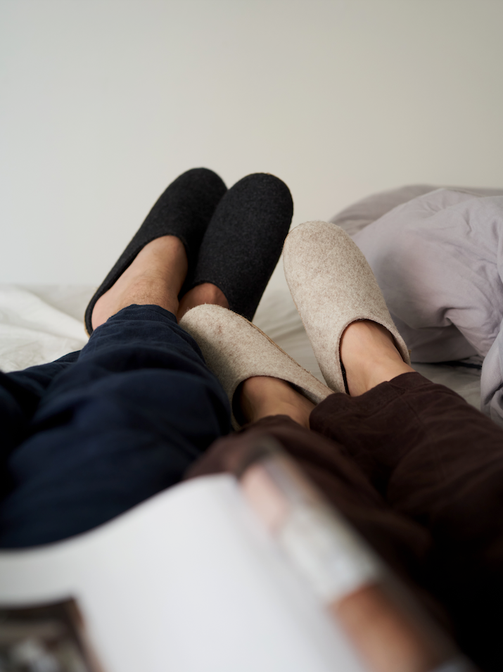 Filttofflor med mockasula - Grafitgrå