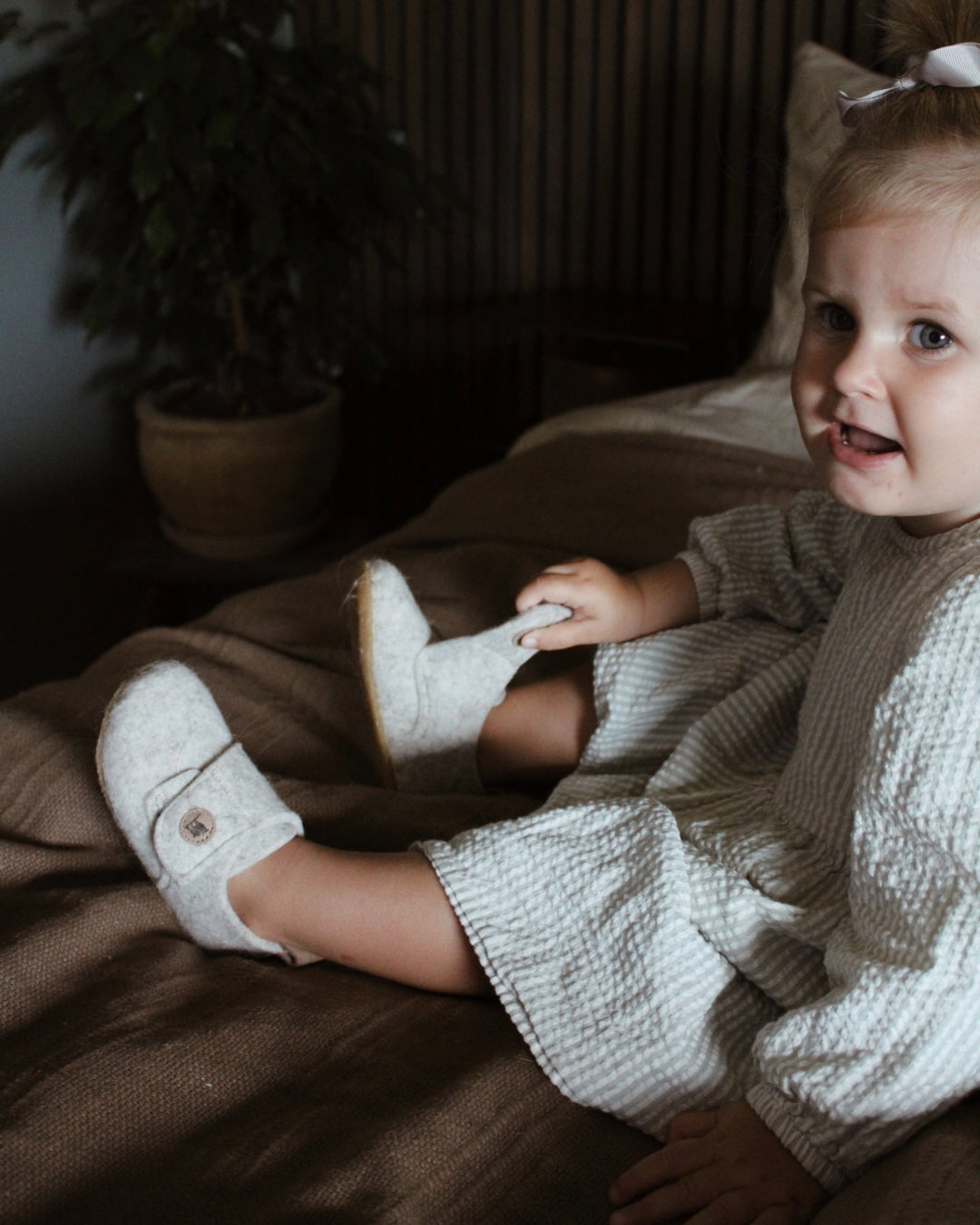Tofflor i ullfilt för barn – Beige