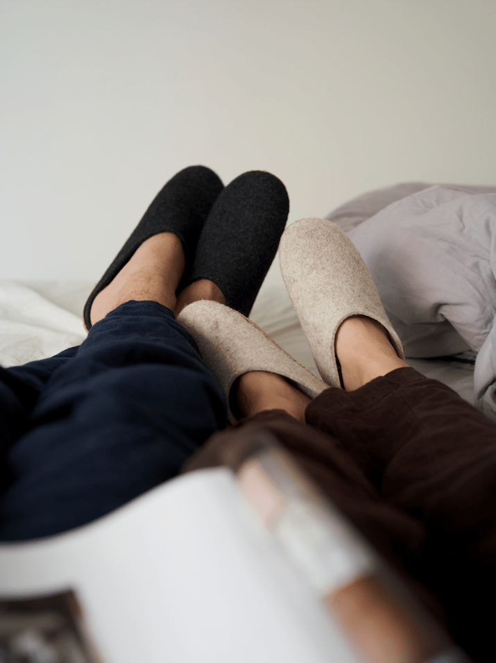 Tøffel med skindsål – Mørkegrå - The Cozy Sheep