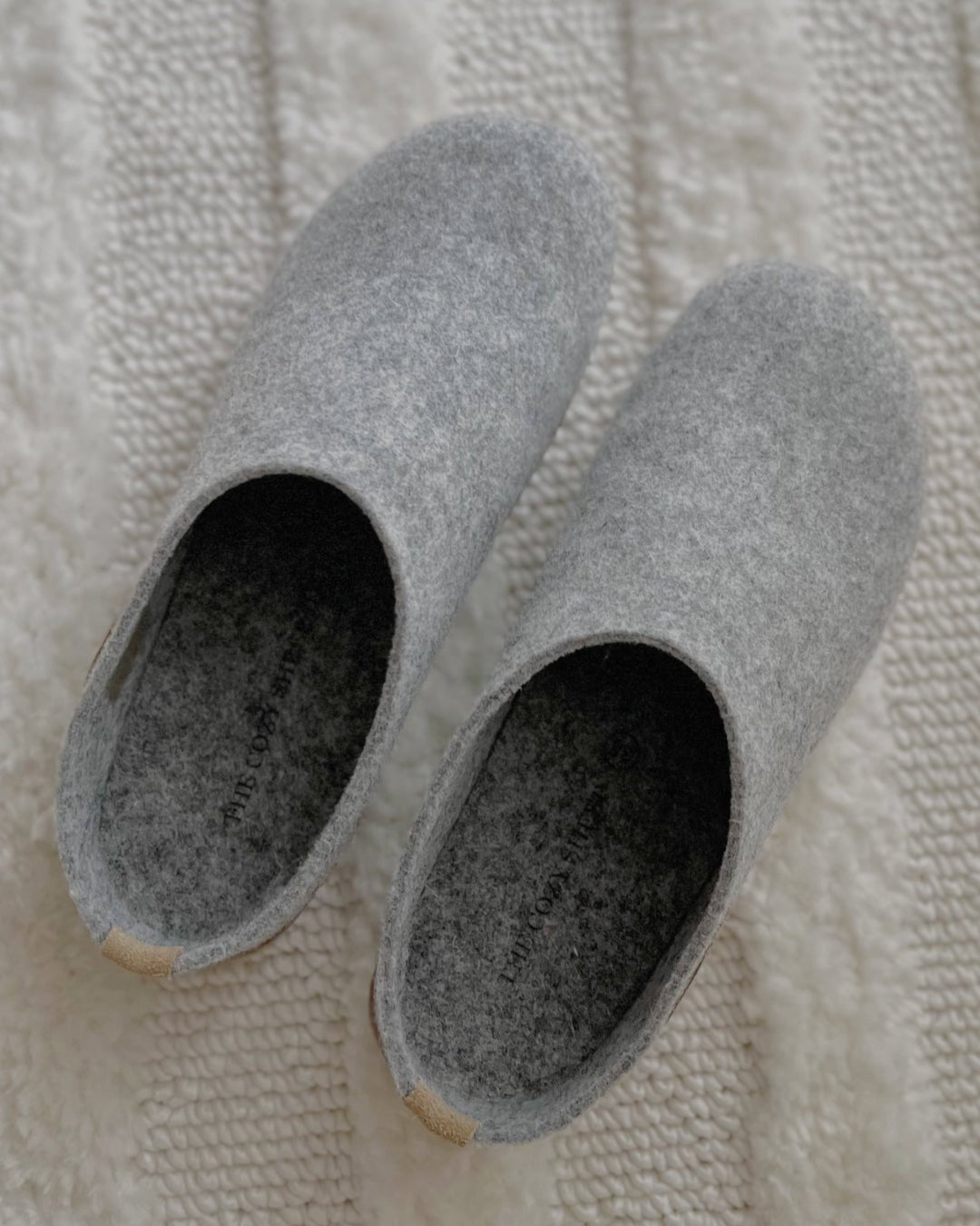 Tøffel med skindsål – Lysegrå - The Cozy Sheep