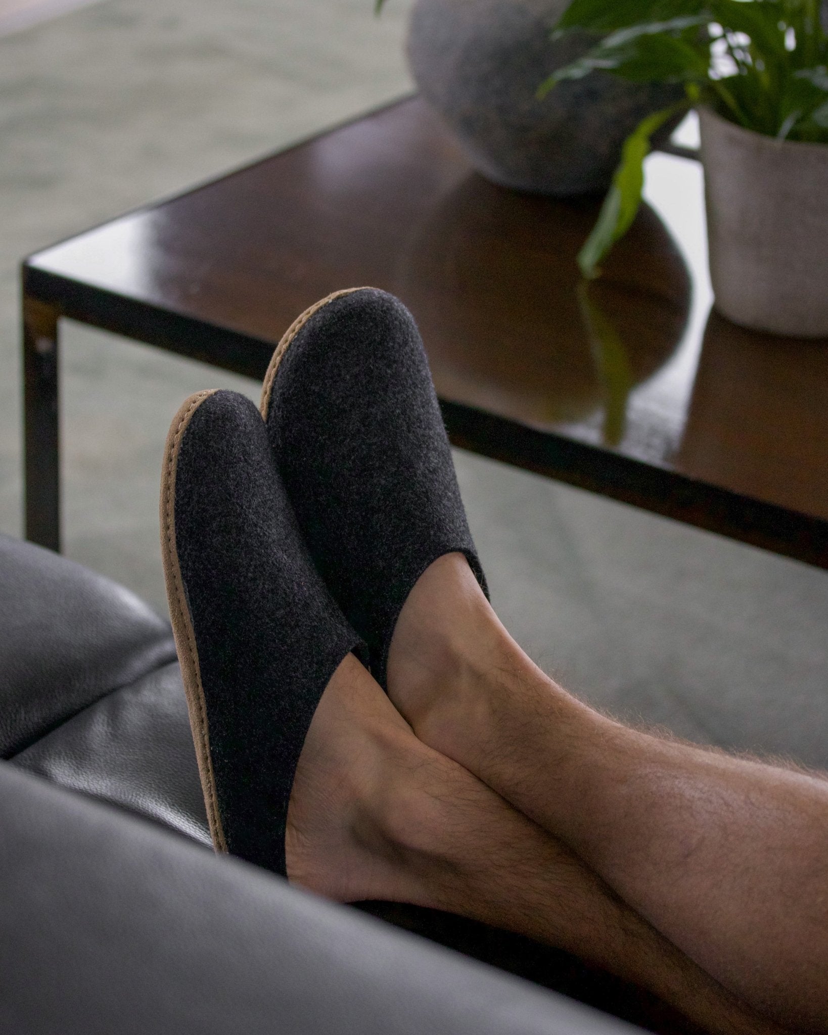 Tøffel med skindsål – Mørkegrå - The Cozy Sheep